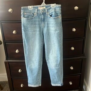 Levi’s boyfriend cut jeans